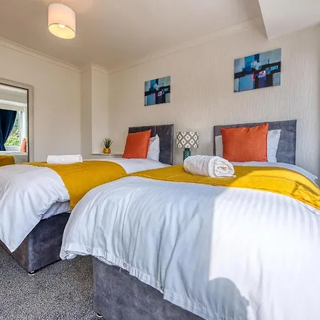 Holiday home Xclusive Living Spacious 3 Bedroom House,sleep 6, Free Wifi, Parking Close To Nec On Horrell Road